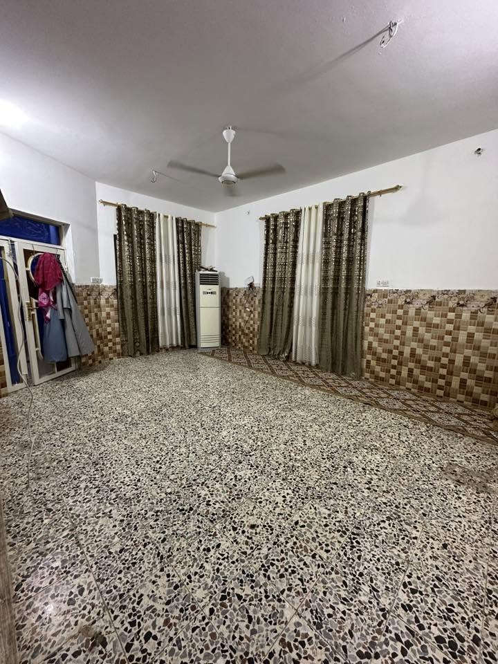 بيت للبيع المساحة 145م متكون من طابقين بيت بناء جديد في حي العصري شارع بيت الشيخ علي المياحي 
التفاصيل والسعر الاتصال على الرقم ‭***********‬
