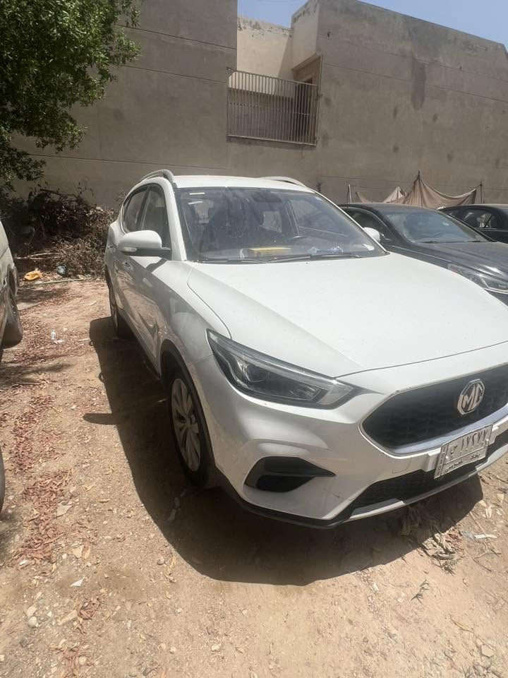 ‏MG ZS 2023
ماشيه 62 الف 
( بيهة طخة صغيرة تتصلح عالبارد بالجنطة)
رقم بغداد بأسمي 
مكان السياره بغداد
فئة النص فول 
مواصفات السياره :
شاشة لمس
اوتو ستوب
كامره خلفية
حساسات خلفية
لد نهاري ليلي 
تحكم استيرن 
ويل كب 
بصمه 
بيها وضعيه السبورت 
تبريد قطعتين 
اشاير بل مري 
بيها بعد مواصفات 
سعر السياره 120 ورقة  
***********
