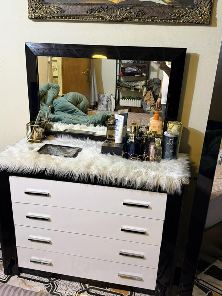 سلام عليكم
غرفه نوم تركي اصليه مو صيني 
الغرفه 7قطع 
الغرفه نضيفه كلش 
السعر 500 
مكاني بغداد الكرخ شارع حيفا 
هذا رقمي بي واتسب


**إذا كنت صاحب هذا الإعلان وتريد حذفه لأي سبب، رجاءا أرسل رسالة إلى الدعم الفني**