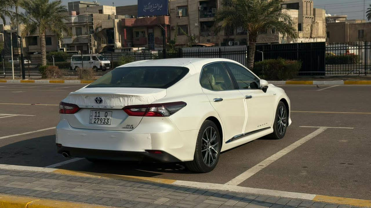 كامري GLE هايبرد ( خـليـجـي )
 عبد اللطيف جميل موديل2024

للبيع أو المراوس 
مواصفات ال gle معروفة:
بصمة
فتحة
بردة خلفية
حساسات امامي خلفي
داخل بيجي 
شاحن هاتف لاسلكي
اشاير بالمري
دخول ذكي 
اوتو هود 
إيفي مود 
 وبيها بعد شغلات

السيارة مكفولة ماشية ١٦ الف وبدون اي نقص الحمدالله السيارة نظفية بشكل استخدامي اليومي

السيارة نزلتها على ايدي من معرض بالاقساط مصرف الرافدين استقطاع مباشر من الماستر وليس تسليم يد وحتى الكفيل مال سيارة موظف ف اني أتكفل بالتسديد والشاري نسويلة وكالة عامة مطلقة بالسيارة أحقية البيع والشراء حالها حال اي سيارة اربيلية وكالة بس يبقى إذا ردت تحول السيارة الة تنتهي فترة تسديدها

وإذا معجبتك السيارة او سعرها تروحلك فدوة الف سيارة

باقي التفاصيل ***********
