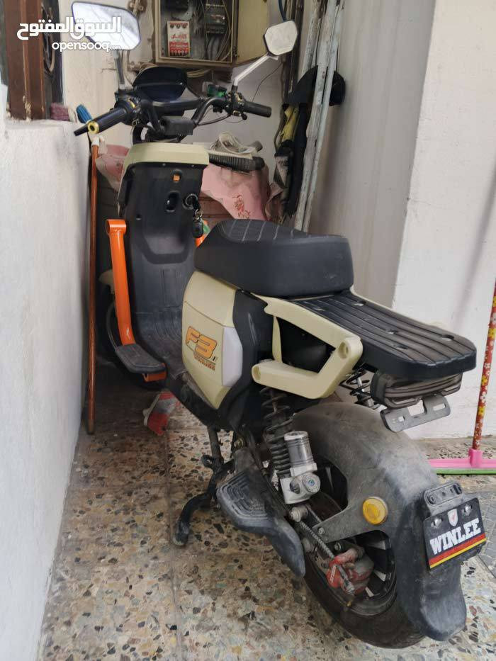 دراجة سكوتر شحن winee F3 السعر 300 و بيها مجال 

المواصفات : 5 بطاريات 2000 واط وزن الدراجة 58 كيلو بريك امامي و خلفي بيها البطاريات عطلانات الرقم *********** العنوان بلديات
