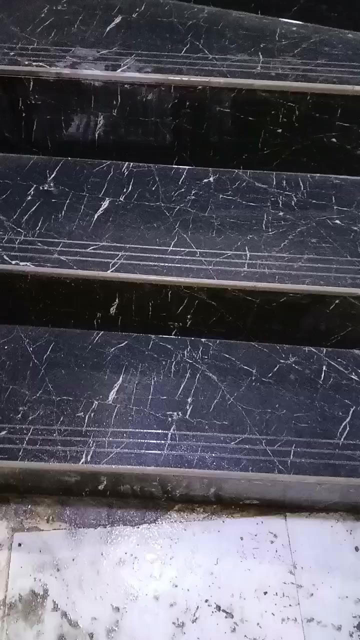 السلام عليكم
خلفه سيراميك متفرغ حالين شغل تتريس ارضي جداري
***********
