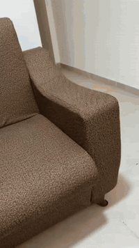 السلام عليكم تخم تركي درجة اولى ٧ مقاعد 
دوشمة جديدة ويرهم سرير ومخزن السعر ٢٥٠ الف
***********5
