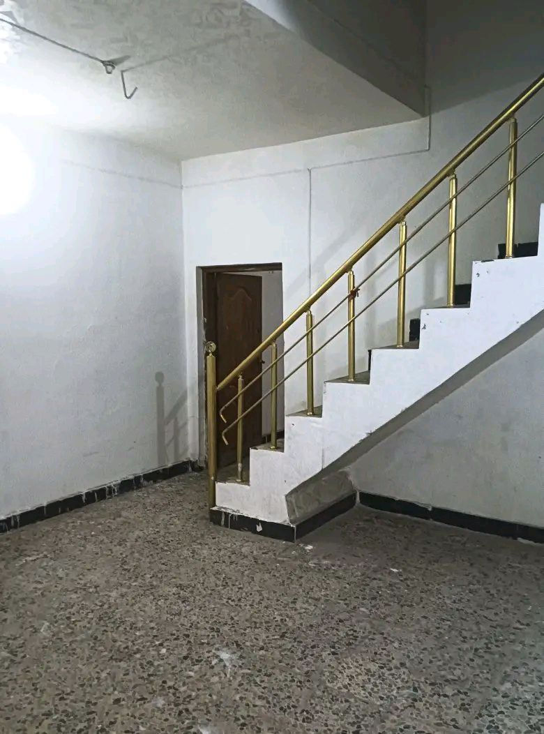 اللهم صلِّ على محمد وآل محمد 🌿
🏠 بيت للبيع
بيت بمساحة 110م نظيف وجاهز للسكن (فارغ حالياً) ✨
✨ التفاصيل: 🛋️ غرفة خطار
🛋️ صالة (هول) 🏡
🍳 مطبخ
🚪 صالة
🛏️ غرفة نوم
🚿 صحيات داخلية خارجية 
📄 طابو زراعي 📜
📍 العنوان: حلة كراغول – شارع الكبان، مقابل صيدلية الصفا سابقاً 📍
📞 واتساب: *********** 📲

