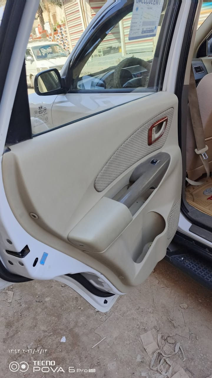 السلام عليكم تحيه طيبه، 
للبيع فقط هونداي توكسان موديل 2010 وارد خليجي داخل بيجي مكينه و كير جدد ما مفتوحات عل شركه شرط الفحص تخم تاير جديد حداديه جديد تتفاءه شغاله تبريد ثلج مكفوله كفاله عامه من الصبغ والفتح والتبديل السياره على وضع الشركه رقم بابل سنويه لغايه 2027 تحويل مباشر خمسه ويل كب اصلي سبير الشركه دوشمه جديده شاشه ايباد جديده اصليه كامره خلفيه داخل صاج دوسات جانبيه اصليه كاعيه مدوشمه جلد السياره جاهزه الاخير شرط تفحص بل سونار خلاف ذلك اتحمل السونار 
السعر/128 وبيهه مجال قليل 
العنوان/بابل محاويل
للاستفسار على صاحب السياره حصراً بدون خاص 
***********
