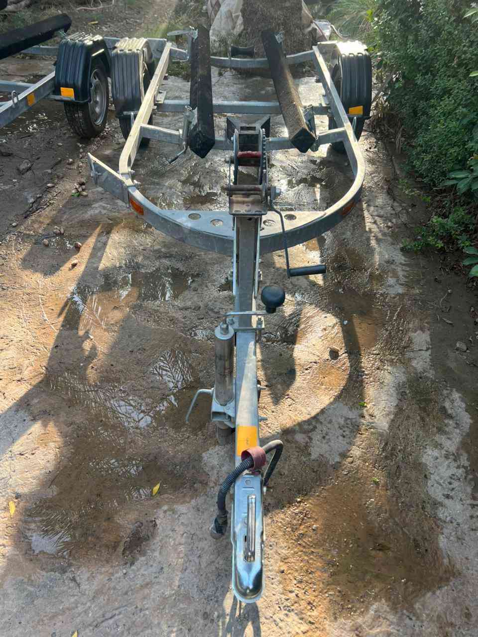 سلام عليكم- عربانه جت اسكي اخير 2 جديدة كارتون زوج تاير +اسبيرجانبي // حديد غير قابل الصدا يعني انسى تعمير أو صبغ كل موسم جودة جدا عاليه بل حمل وخفه وحركه انسيابيه عالية هوك قفل صجمه حملات جت وسط متحركة يعني تكدر تتحكم بي ارتفاع ونخفاض الجت+جك متحرك عالي الوزن كهربائيات جاهزه مع دبل بك لايت وفيشه ربط مباشرة على السيارة اضافة الى بكرة حبل سفيفه عريظه رولات+جملغات زوج بولبرن مرين ضد ماء يعني مو بل شارع(ويتفلش ) سعر 11$ واذا اتريد تحسبها على العمل الحديد تقريبن نفس الكلفه وقت و تأخير واقل قوه وكل موسم لازم تصبغ وتعمير  ويمكن تتحول إلى بدي نقل حسب الرغبة اتصل وتدلل ***********
