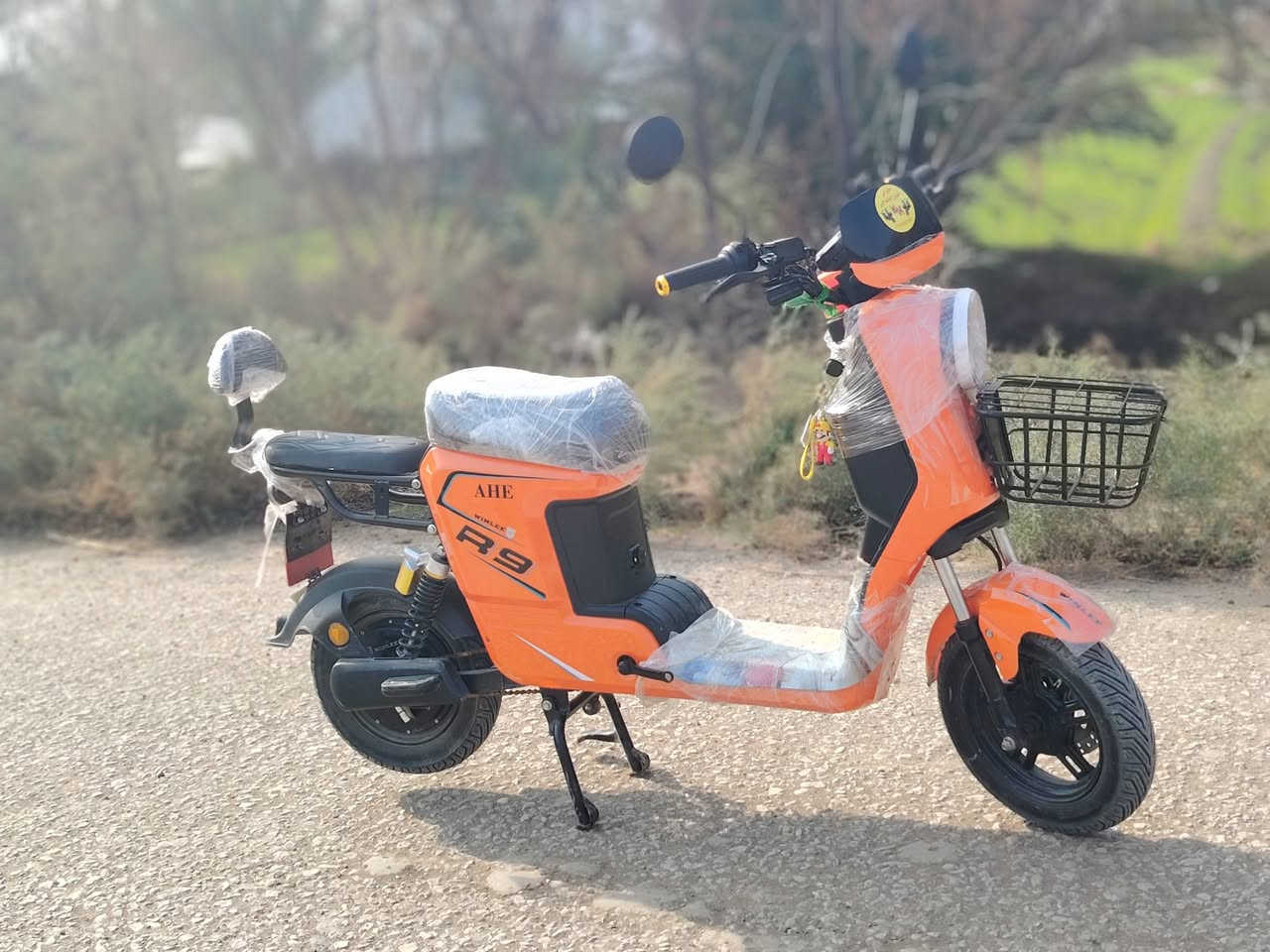 🔴 للبيع دراجة شحن R9 ونلي موديل 2026
الدراجة استعمال شهر فقط، بحالة ممتازة مثل الجديدة وما بيها أي عطل.
✔️ بطارية أصلية قوية وشحنها طبيعي.
✔️ المشي ثابت وسلس.
✔️ المكينة نظيفة وما مصروفة.
✔️ الهيكل خالي من الكسر أو اللحام.
✔️ الإطارات بحالة جيدة.
✔️ الفرامل تمام.
✔️ الإنارة والإشارات شغالة.
✔️ ما محتاجة أي تصليح.
✔️ مكفولة وجاهزة للاستخدام اليومي.
مناسبة للشغل والتوصيل والحمل الثقيل.
✔️ بيه بصمه تشغيل عن بعد وجهاز إنذار  وكارت تشغيل+تقفل ستيرن 📞 الاتصال: … المكان: …بابل الشوملي …***********واتساب 💰 السعر: ……580 وبيه مجال
