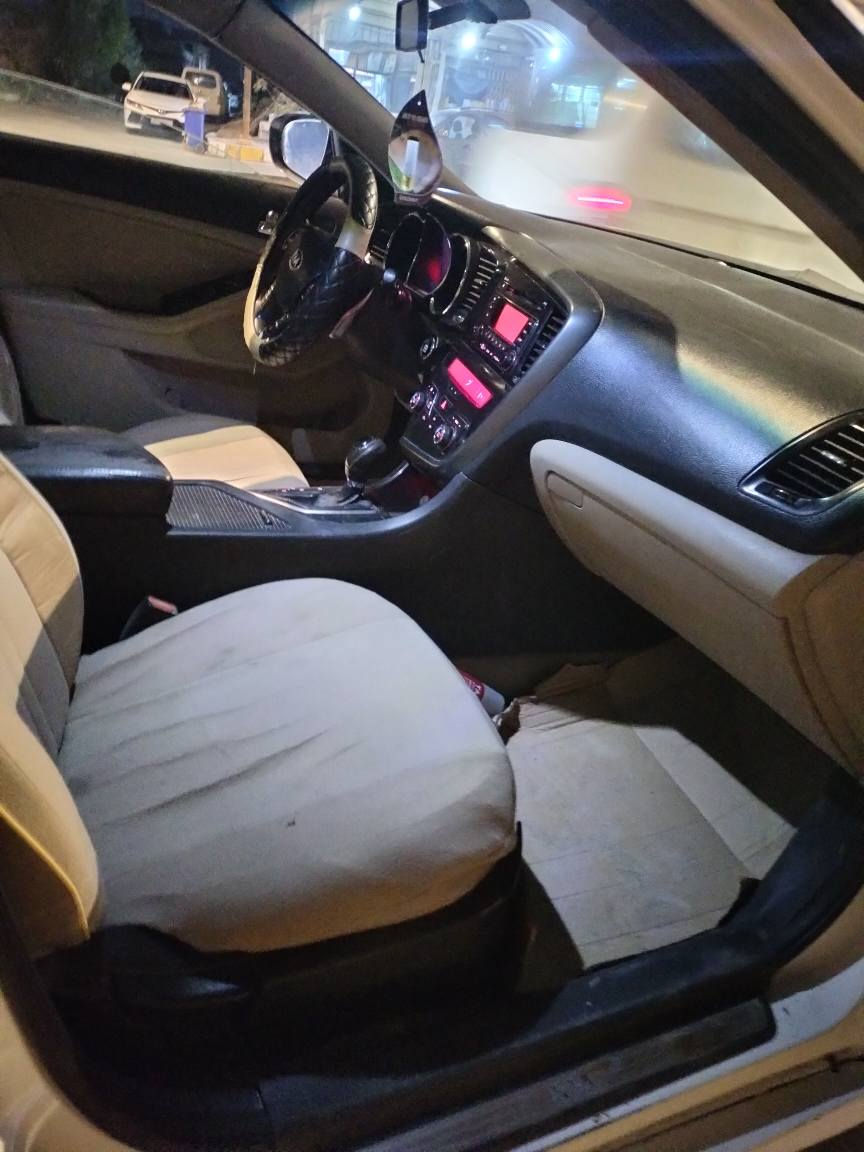 سلام عليكم/ سياره كيه اوبتيما موديل 2011 مكينه وكير وحداديه وكهربائيات كله جاهز وجديد سياره بس جفيه بيها وبس وابو الوكاله بالناصريه موجود /// سعرها 70 ورقه وبيها مجال بسيط للشراي وانا خادم *********** ناصرية, ذي قار
