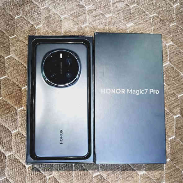 جهاز honor magic 7 pro للبيع ذاكرة 512 عشوائية 12 مع كامل الملحقات مكاني بغداد المشتل ب900 وبي مجال للشراي للاستفسار ادخل خاص او على الواتساب على الرقم ***********
