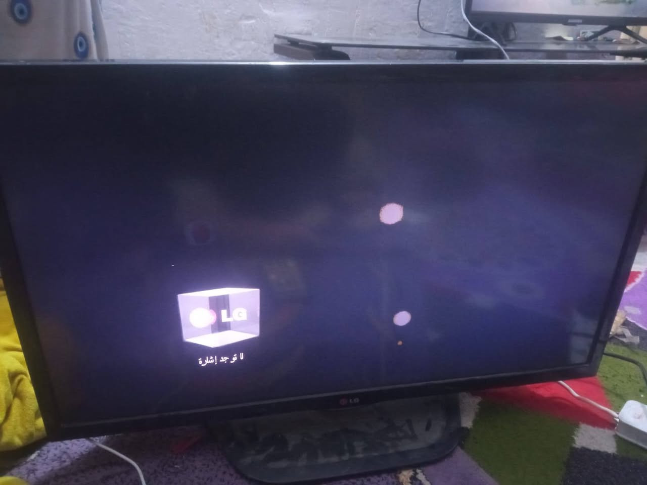 بلازمه LG لبيع اي شي مابيه بس ذني الوان الضهرات علئ الشاشه السعر 100 وبيه مجال لشراي لتواصل علئ الرقم  ***********
