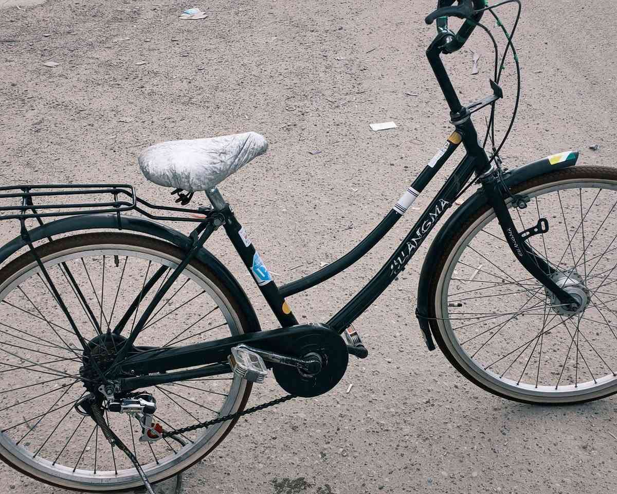 بايسكل بناتي للبيع الحجم 24  عكرب البايسكل نسبة 80/100 نضيف السعر 75 و بي مجال للاستفسار  الاتصال على الرقم ***********
