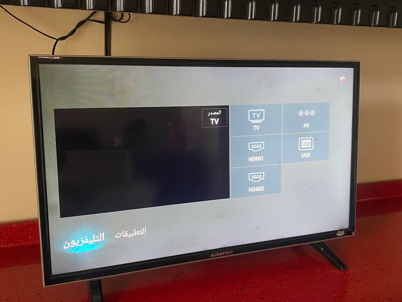 شاشة قياس 32 شركة الحافظ تحتوي على ستلايت داخلي سعر 110 وبيهه مجال ***********
