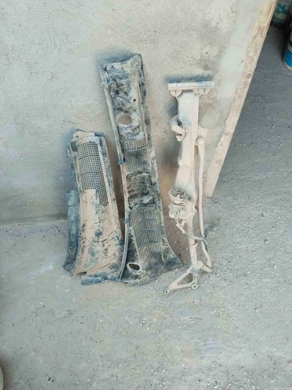 سلام عليكم غراض ارنب للبيع العنوان نجف ***********
