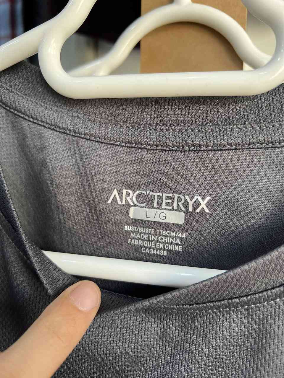 arcteryx
orginal 
size _M _L
نظافە %100
رصاصی اسود 
توصیل جمع
بالە غیرمستخدم
***********
