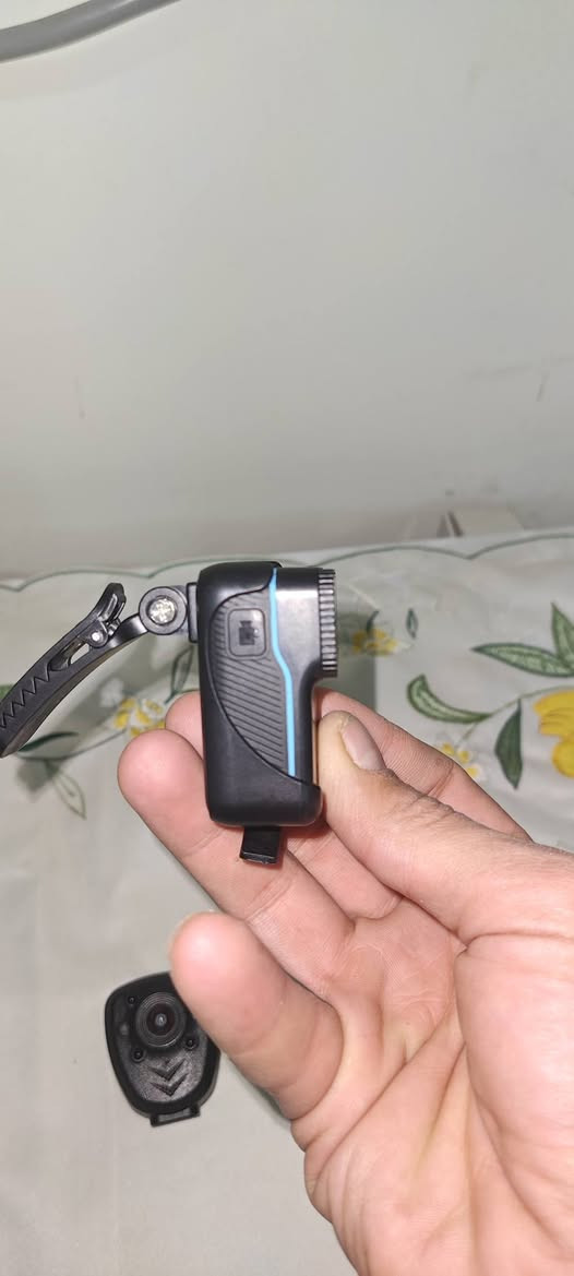 السلام عليكم اخوان هذني كامرات تصوير شخصية الي تنشد بالصدر والي تنشد على السلاح تصوير واضح ومجرب وعلى الفحص ثلاث كامرات وحدة منهن على الوايفاي تربط بتلفون وتكدر تخليلهن رام اعلى ذاكرة ووحدة منهن رامهة داخلي 32 ميكا
ابيعهن شلع 
مكاني بغداد ماعندي توصيل 
اسف ع الاطالة
***********
