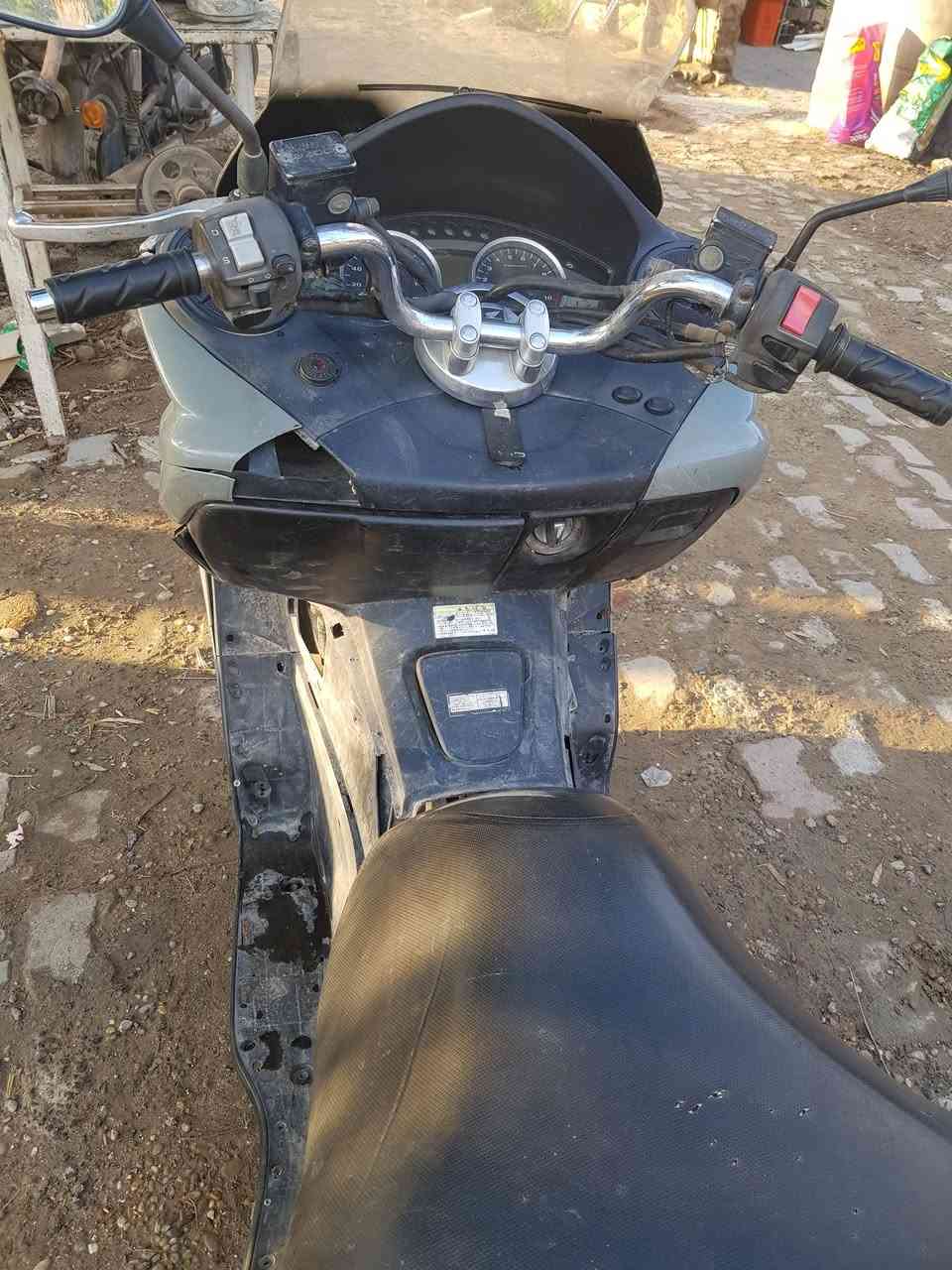 السلام عليكم اخوان دراجه فورزه صفر عشره تشتغل وتطفى وحدهي اعتقد نوزل للبيع كوم حديد محرك مامفتوح للبيع ٦٥٠ الف 
***********
