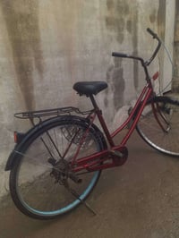 بايسكل عبد الحليم للبيع  لون ماروني بايسكل كلش نضيف   السعر 65 وبي مجا...