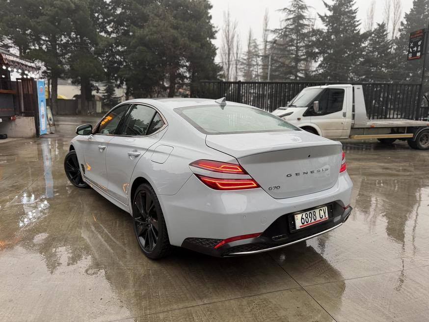 السيارة للبيع من جورجيا تبليسي 🇬🇪 🇬🇪
جينيسيس G70 2.0 موديل 2024
المسافة المقطوعة 23الف 
السيارة بحالة ممتازة 
المعروضة بالسعر جورجيا 164ورقة
نوع الهيكل: سيدان، الحالة: جيدة، نوع المحرك: بنزين، سعة المحرك: ٢.٠ لتر، نظام الدفع: خلفي، عدد الأبواب: ٤/٥، عدد المقاعد: ٦-٨، لون الهيكل: رمادي


**إذا كنت صاحب هذا الإعلان وتريد حذفه لأي سبب، رجاءا أرسل رسالة إلى الدعم الفني**