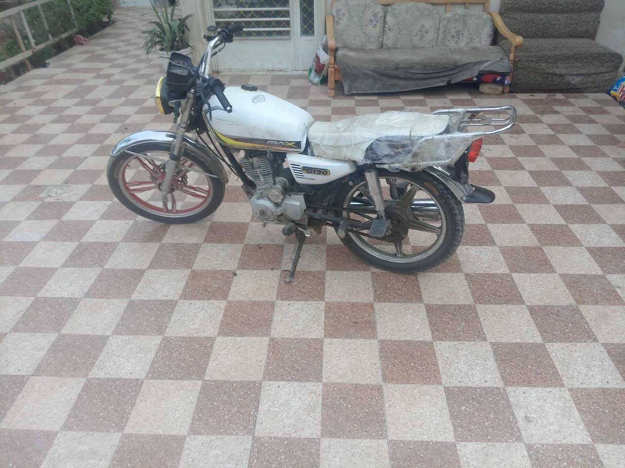 السلام عليكم ايرانيه سولنك موديل ٢٣ الأوراق كامله موجوده   السعر ٣٠٠ مكان بغداد الشرطه ***********
