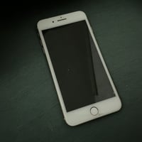 للبيع آيفون 8 بلس لون ذهبي، الجهاز شد بلاد وغير مفتوح نهائياً (جميع ال...