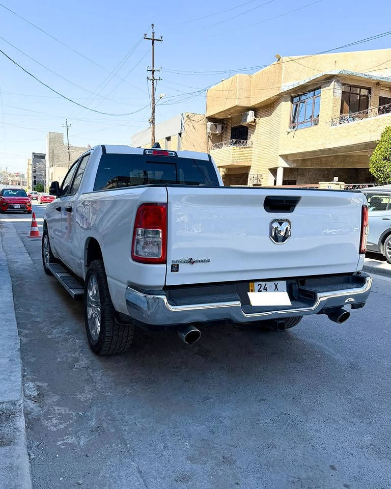 السلام عليكم
🔴 للبيع او مراوس بسورنتو 

RAM 1500 BIG HORN 

رام 1500  باب قصير

الموديل :2023 . (عدادات كيلو متر + لغة السيارة عربية) . 
العداد :   60 الف كيلو
المحرك : V8 5.7L . 
🔴 حادث فقط جاملغ خلفي بدون دواخل
🔴 السعر :  270 وبيها مجال بسيط  
🔴رقم دهوك الجديد

المواصفات :
* نقطة عمياء. 
* كاميرة خلفية.
* لوحة القیادة دیجيتال
* المصابيح الخلفية LED. 
* ⁠المصابيح الامامية زنون
* دخول ذكي (بصمة). 
* تشغيل عن بعد .
* شاشة 
* نظام ملاحة نفكيشن GPS.
* حساسات امامية وخلفية.

* مكيف خلفي.
*محدد سرعة.
* ويل كروم قياس 20 انج.
* نظام اطفاء وتشغيل اوتماتيكي.
* مرايا كهربائية جانبية من الكروم قابلة للطي كهربائيا.
* الشباك الخلفي كهربائي. 
* المرايا الجانبية تدفئة. 
* باب الصندوق كهربائي.
* امكانية تعديل ارتفاع دواسات البنزين والبريك.
* هاند بريك كهربائي.
* حساسات امامية. 
* حساسات خلفية. 
* مرايا مع خاصية التعتيم الذاتي. 
🔴 مكان السيارة بغداد 
   :
 التواصل على الرقم***********
