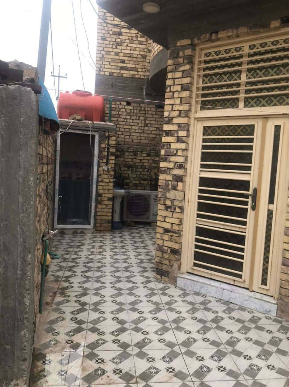 🏡 بيت للبيع – فرصة مميزة
📍 الموقع: حي الزهراء – قرب سيراميك السفير
📐 المساحة: 200 متر
🏗 البناء: كونكريت مسلح + طابوق
✨ التشطيب: كامل سيراميك بورسلاين
🛏 يتكون من:
▫️ غرفتين
▫️ صالة كبيرة
▫️ براني (ملحق خارجي)
💰 السعر: 130 مليون مع الطلب
📌 المطلوب للبلدية: 22 مليون
📅 التسديد سنوي بمليون
💵 الصافي بيد المالك: 108 مليون
📞 للاستفسار:
خاص أو مراسلة واتساب فقط
***********

