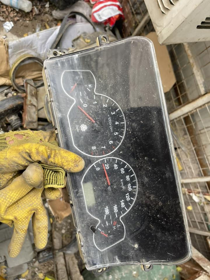 غراض للبيع
الباب ب20 قفل قفل 
السلف15 قفل قفل
العينه 15 قفل قفل
عبار ودبه بشرط 20 قفل قفل
مجمع ستيرن كامل مكمل جوزه ويدات اشاير 30 الف 
الدشبول 40 الف كامل مكمل  
مكاني بصره  الاتصال ***********
