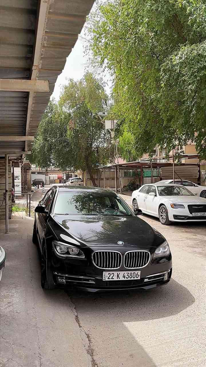 السلام عليكم BMW 750Li  X Driveموديل 2014 v8 twin turbo 4.400 
للبيع او للمراوس 
السياره فول الفول (مواصفات خاصة )
فتحة سقف قماره كنتاره باب طويل وصندوك كهرباء 5 بصمات مع شفط البوب وبردات كهرباء عدد4 وميز طعام عدد 2  و3 شاشات مع سستم صوت نظام تعليق هوائي اوتو  كل مواصفاتهه شغاله ونظافة غرفتها 100‎%‎ ماشيه 167 الف كيلو كير كفاله مكينه جديده وكفاله صفر مسج سياره نظيفه بيهه فقط البنيد مصبوغ بدون حادث وع الفحص واستخدام شخصي مكانهه بغداد للبيع او مراوس (*********** ) والسعر (220 ) ورقه وبيها مجال
