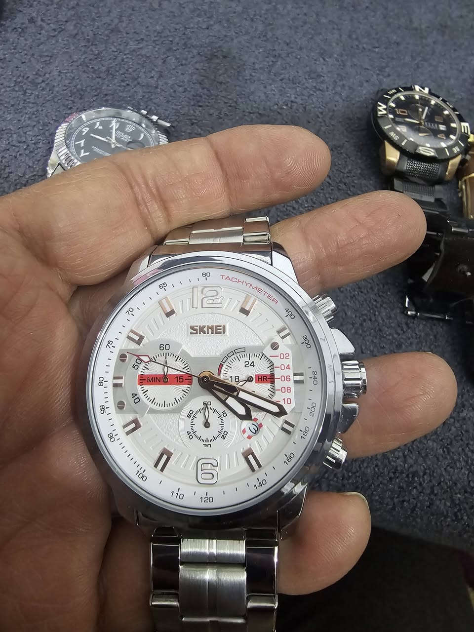 السلام عليكم مجموعة من الساعات
شغالات جميعهن عدد١٥ بيهن ٤ يردلهن بطاريات وبيهن ستوب ووج
ابيعهن بيعه وحده ماركات مختلفة
رايدهن ب٢٠٠ الف شي على شي 
مكاني بغداد وعندي توصيل ..


**إذا كنت صاحب هذا الإعلان وتريد حذفه لأي سبب، رجاءا أرسل رسالة إلى الدعم الفني**