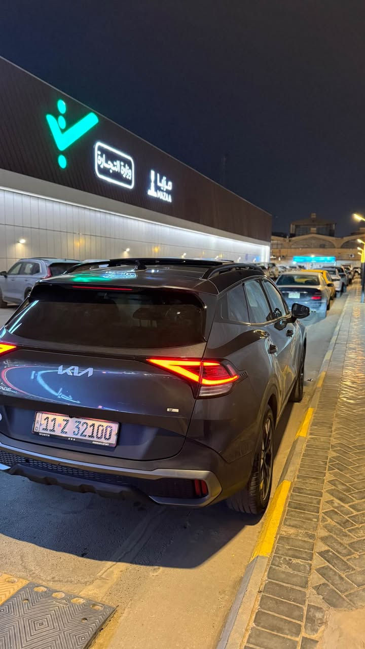 سلام عليكم 
سبورتج 23 اكس لاين
Xline 
فول مواصفات 
سياره ما بيها قطعت صبغ كله تبديل بلادي
ماشيه حاليا 48 
 وارد امريكي ٢٠٢٣ فول مواصفات، رقم بغداد وبأسمي
الفئه : X-line
المحرك :  ٢٥٠٠ ذو نظامين ( GDI ونظام النوزلات العادي ) 
سياره 8 نوزل جي دي اي ام بي اي 
الگير : ٨ نمر

المواصفات :

بنوراما
بصمه تشغيل-صندوق-ابواب
صندوق كهرباء
شاشه كبيره على طول الدشبول
انظمه قياده نورمال-سبورت-سمارت-ثلجي
كشنات جلد لون رصاصي . 
كرسي السائق تحكم كهربائي
شحن وايرلس
هند بريك بصمه
كامرا خلفيه
رادار امامي خلفي جانبي نقط عمياء
تحديد مسار ذكي
اشاره في المرايا الجانبيه
تشغيل عن بعد
تحكم ستيرن فول مواصفات 
اوتو هولد
اوتو ستوب
نظام ترحيب
تبريد قطعتين
مانع انزلاق
نزول منحدرات
نظام فحص ضغط الاطارات
نظام abs
تدفئه كشنات
قياده آليه ذكيه
كروز سرعه
سستم صوت هارمن
شاشه لمس متغيره لتحكم التبريد او الميديا
منافذ تايب سي عدد ٣ مع ٢ في الكشنات
اضواء ترحيب عند الاقتراب مع ترحيب داخلي عند الصعود او المغادره
كيجات الكترونيه متغيره حسب الوضعيات
تطعيم الدواخل المنيوم
شحن هاتف وايرلس
الاناره الداخليه LED
ماسحه خلفيه
كامره دوره 
سياره بيها بعد اهويه مواصفات. بغداد, العراق


**إذا كنت صاحب هذا الإعلان وتريد حذفه لأي سبب، رجاءا أرسل رسالة إلى الدعم الفني**