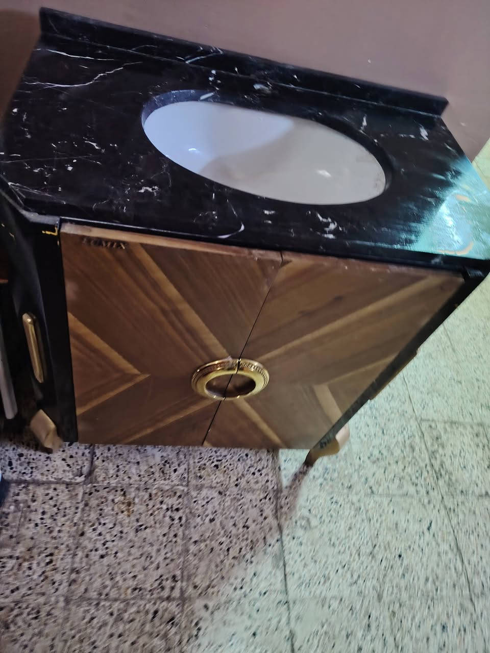 للبيع أغراض جديدة المكان موصل الأيسر باقي التفاصيل اتصل عالارقام ***********///***********
