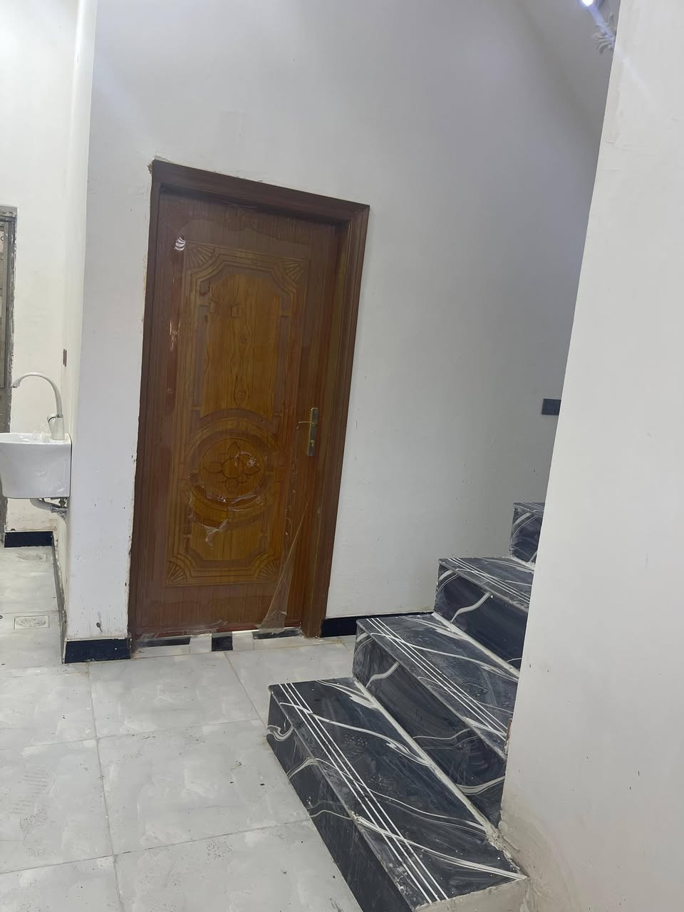 عن توفر بيت للبيع  🏡
#مساحة  100 متر مربع ركن الواجهة 10 ونزال 10 
طابو زراعي عراقي وكاله ونسخه من طابو
يحتوي البيت على 🌟
غرف نوم 2♦️
ديوان♦️
مطبخ
صاله♦️
موزع
صحيات داخلي وخارجي♦️

#البناءجديد  درجه اولى 
منطقه هدوئ
 ومتوفر بيها
جميع الخدمات  ماء كهرباء 
مدارس حكوميه ومدارس اهليه 
البيت جاهز 

#السعر 65 بي مجال 

#العنوان : بصره ابي الخصيب  
كوت الحمداني قرب المحكمه الجديده 
خلف معمل السلوى 

#البيت مرتب وشغله درجه اولى وفارغ جاهز للسكن 

للاستفسار يرجى الاتصال
على الرقم ***********
