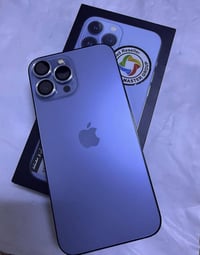 ايفون ١٣ برو ماكس ذاكرة ٢٥٦ بطاريته ٨٣ جهاز نضيف كلش وياه شاحنته الاصل...