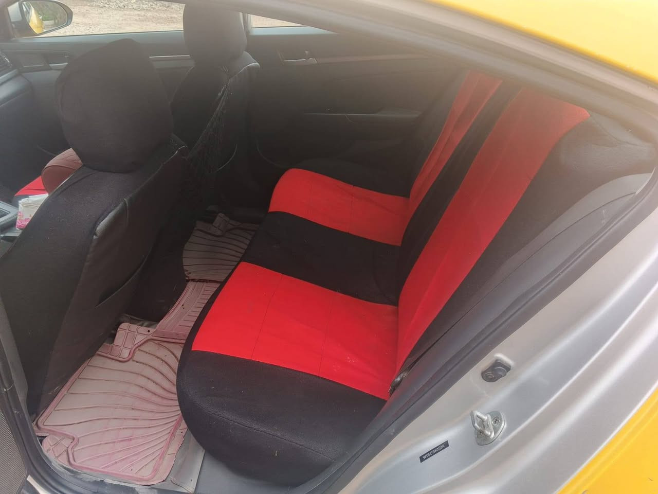 الانترى 18 ليبل واحد عدى جاملغ الامامي فقط سياره صدر تبريد جاهزه محرك وكير كله جاهز سعر على تصال *********** وثاني***********
