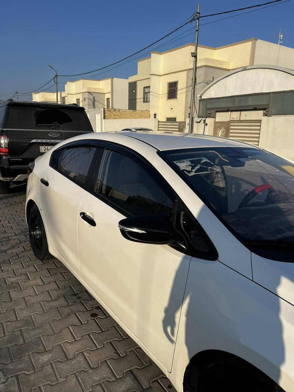 السلام عليكم 
سيراتو 2017 خليجي للبيع 
رقم اربيل 
مواصفات السياره 
مري شفط 
تحكم ستيرن 
شاشه وكامره خلفيه 
حداديه جديده 
تبريد جديد قبل اسبوع بدلت منظومه كامله 
السياره جاهزه متصرف عليها ابد 
السعر 135 وبيها مجال 
مكاني النجف ***********
