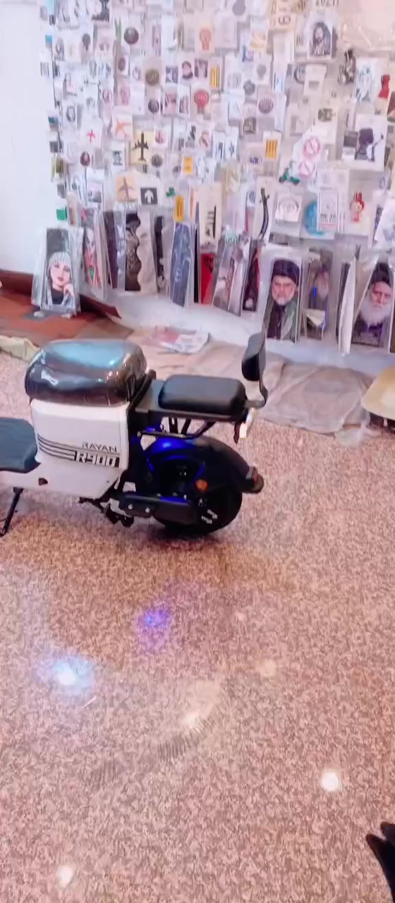 السلام عليكم عليكم متاح دراجة شحن R900 ريان بطاريات كبار مثل ماواضح بالصورة مامبدل بيها شي دراجة مال بيت ماشيه 62 كيلو ماصار عندي اهواي بصمتين سويجين كل شس شغال بيها بطارياتها على وضع الشركة شرط الفحص سعرها 500 مكاني بصرة الزبير حي الخطوة ***********
