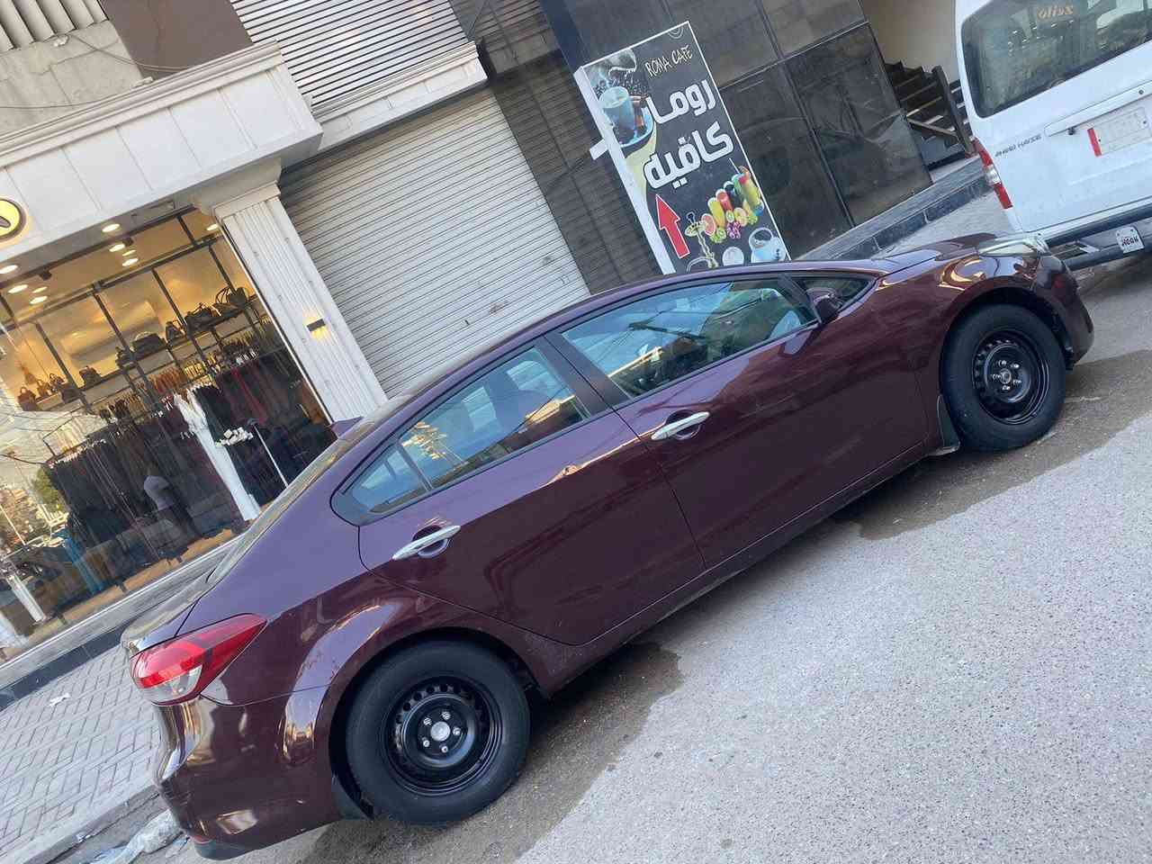 السلام عليكم كيا فورتي موديل ١٧
حادث بنيد سرقه وبيها كلير من امريكا سياره جاهزه خير من الله 
تبريد ثلج 
تخم تاير جديد ابو الورده 
كير مكينه خير من الله 
شياره رقم جديد وباسمي 
السعر 105 وبيها مجال 

الرقم ***********
