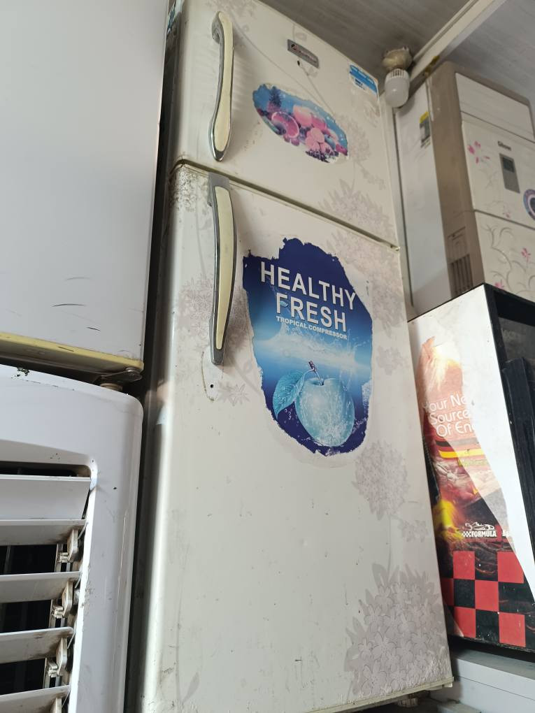 ثلاجات جميع الأحجام واسعار مناسبه وغسالات الحوضين السعر 50 وضمان سبوع ومكيفات السعر 150ومكيف جنرال اخو الجديد السعر 200ومولدات 10امبير السعر 75 ومولد 20املير كاز السعر 250وضمان سبوع العنوان كربلاء الحر قرب مستشفى التركي الإتصال *********** كربلاء, العراق
