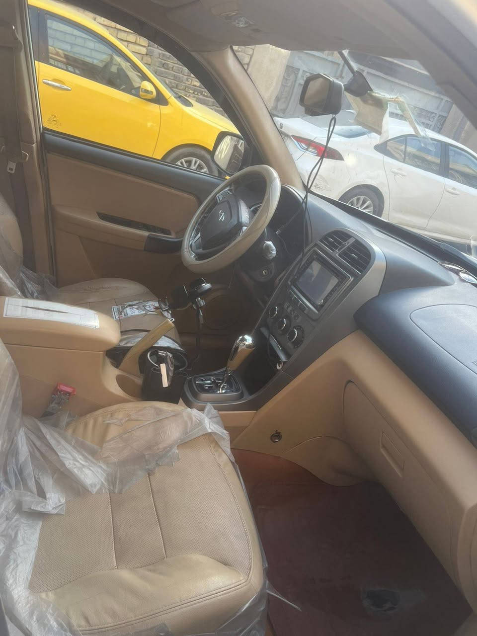 السلام عليكم
للبيع شيري تيكو 2012 شكل 2013
ماشية 91500
رقم بغداد
محرك 1800 جديد
كلج جديد 
تخم تاير جديد

السيارة مكفولة لا تبديل ولا صبغ فقط بارد ب باب الصندوق والدوسة وجراد بداية القمارة شي بسيط
مكان السيارة : بغداد الجديدة. او الغدير 
للاستفسار ***********
