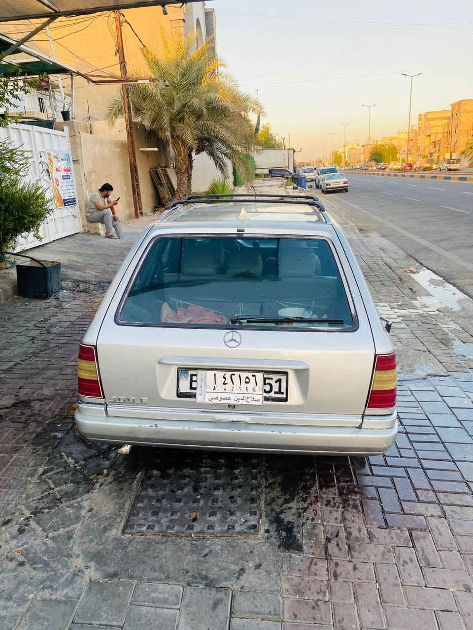 السلام عليكم
للبيع مارسدس دب موديل 1991
رقم صلاح الدين مشروع وطني 
السياره كير ومكينه بلادي عنكبوت 

مكان السياره البنوك 
الرقم ***********
السعر 43
