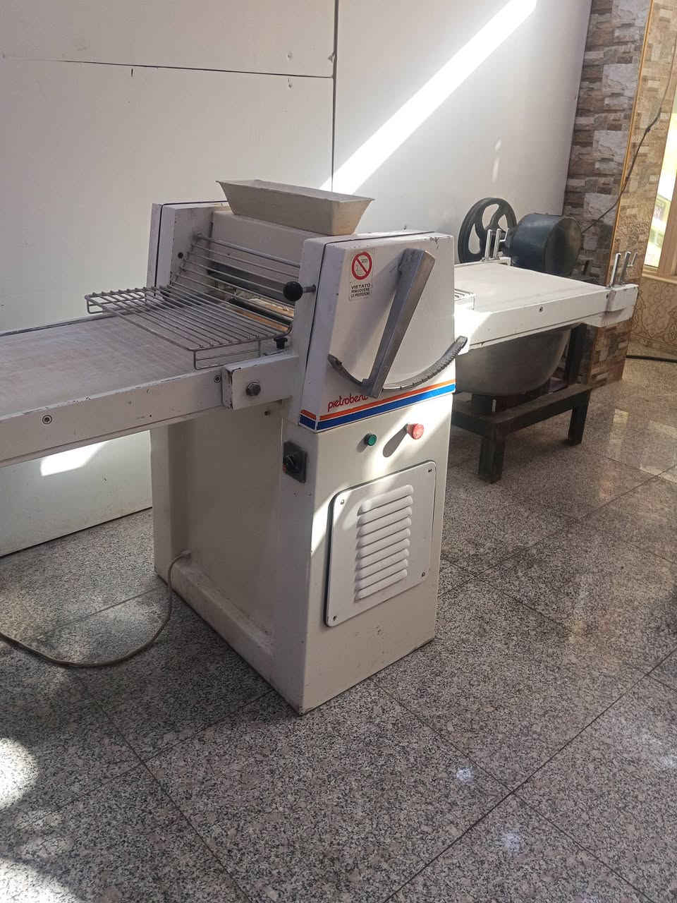 يوجد لدي فرن دوار وبرادات مال كيك عموديات ام وطرح موجودات في كربلاء ***********
