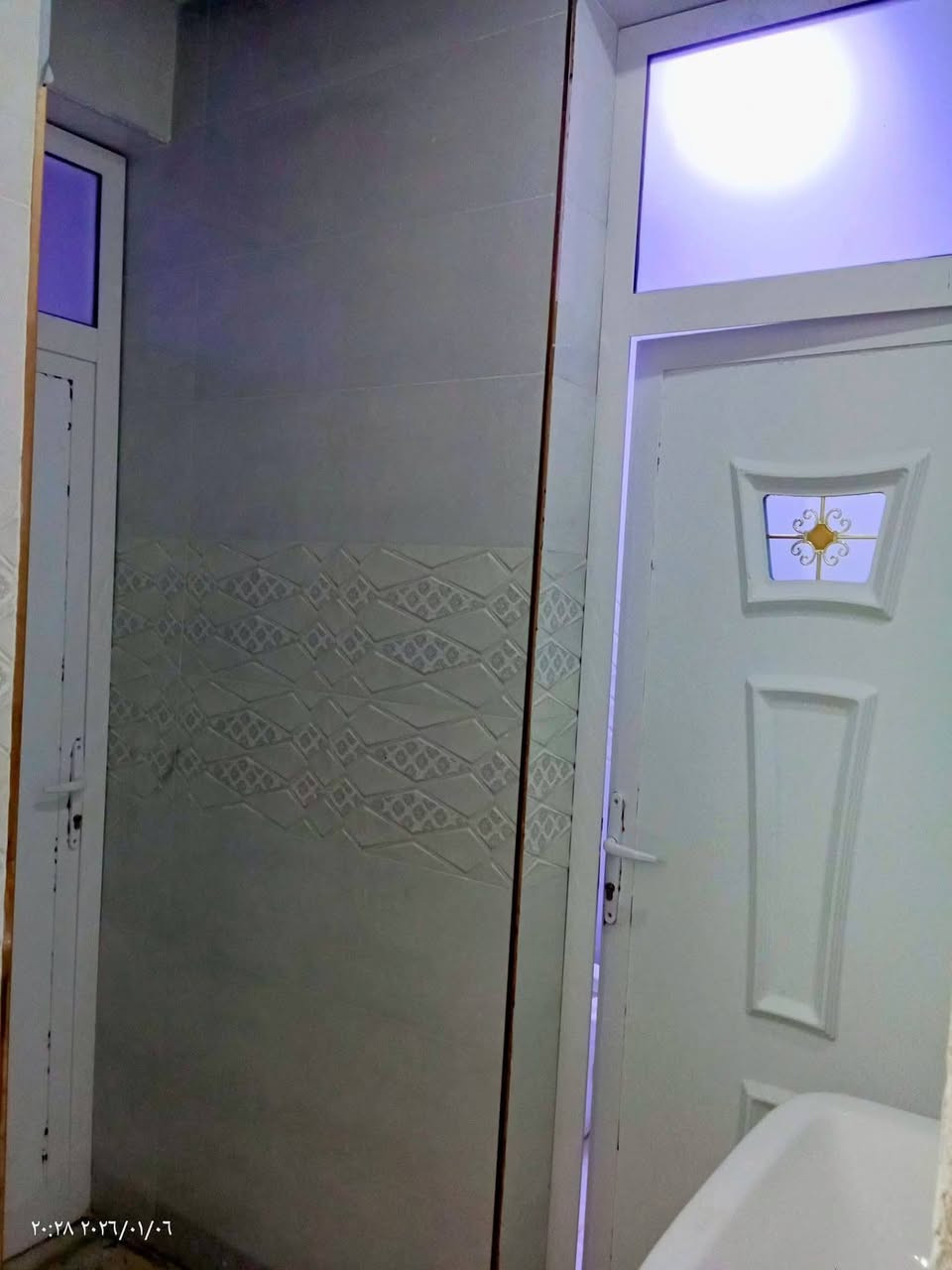 يالله سلام عليكم بيت مساحة ٤٥٠ متر
طابو سند ٢٥ قريب عالشارع العام
بناء حديث طابوق ورفت 
يحتوي على ٢غرف نوم 
استقبال وصاله
مطبخ وحمام
حديقة وكراج سياره
العنوان المداىن قرب مطعم البستان
للاستفسار الاتصال على ***********
