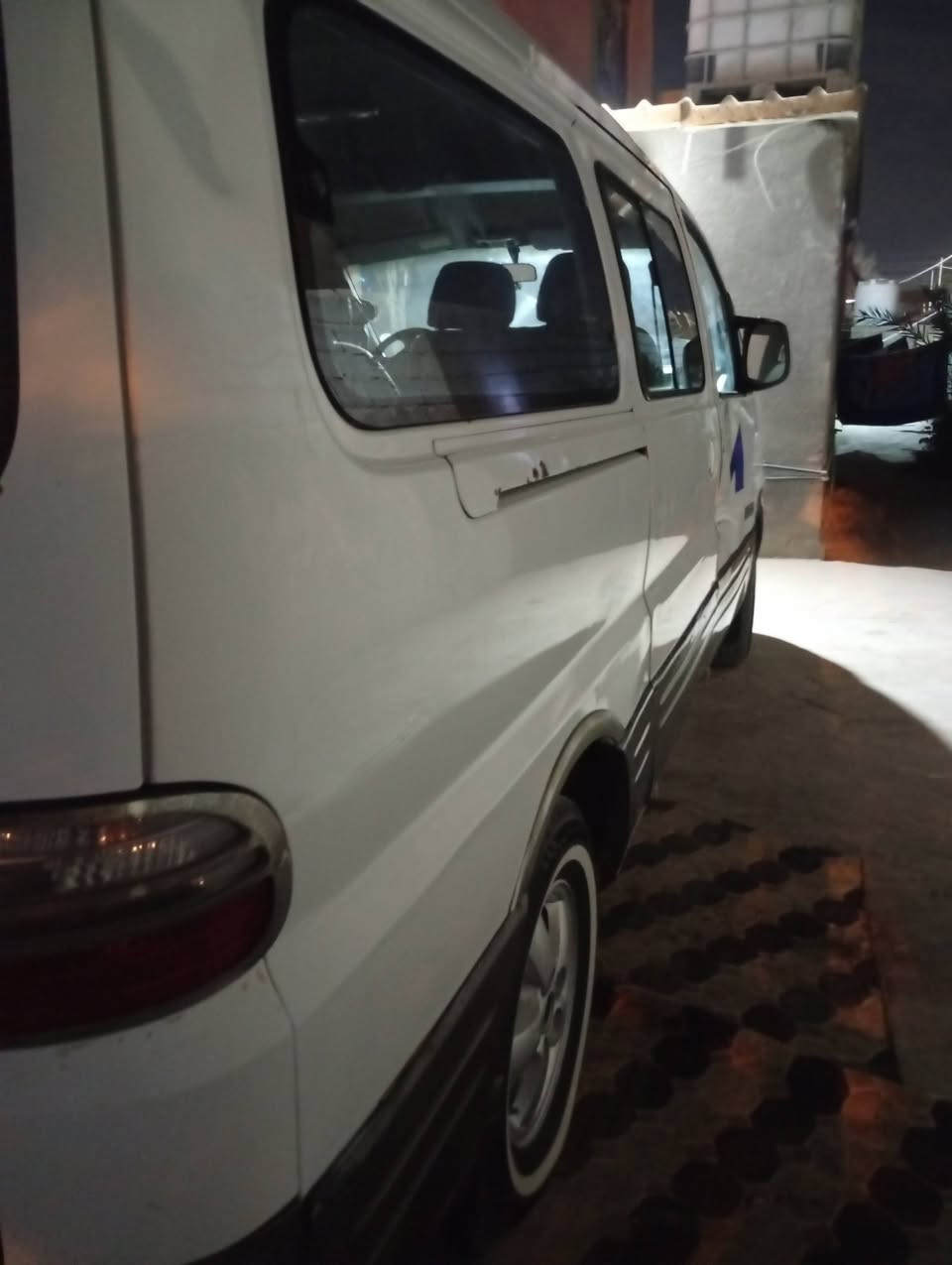 سلام عليكم ستاركس 2007 مسكر كير عادي 7 نمر بالنسبه للبدي مكفول بس انطخت طخه خفيفه بالباب العبري الكدام يرجع بارد  سياره بأسمي مصفره من كلشي تحويل مباشر رقم انكليزي بابل باقي على الاستلام السنويه قبل سبوع مجدده 
مكاني بصره ابي الخصيب 
***********
سعر 100 وبيها مجال
