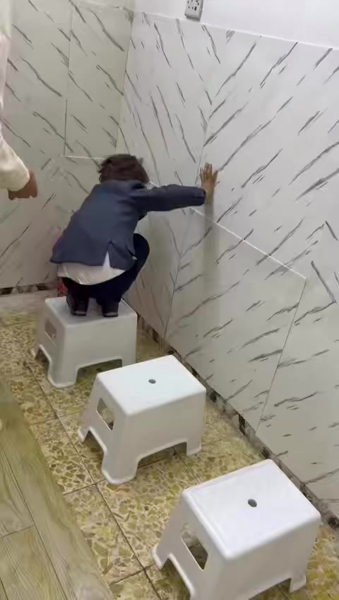 هذا الوقت يُعد جزءًا من تدريبات أطفال التوحد، ويُستخدم لتنمية التركيز وتنظيم الانتباه بأسلوب تدريبي هادف

للاستفسار خاص او على الأرقام التاليه
***********
