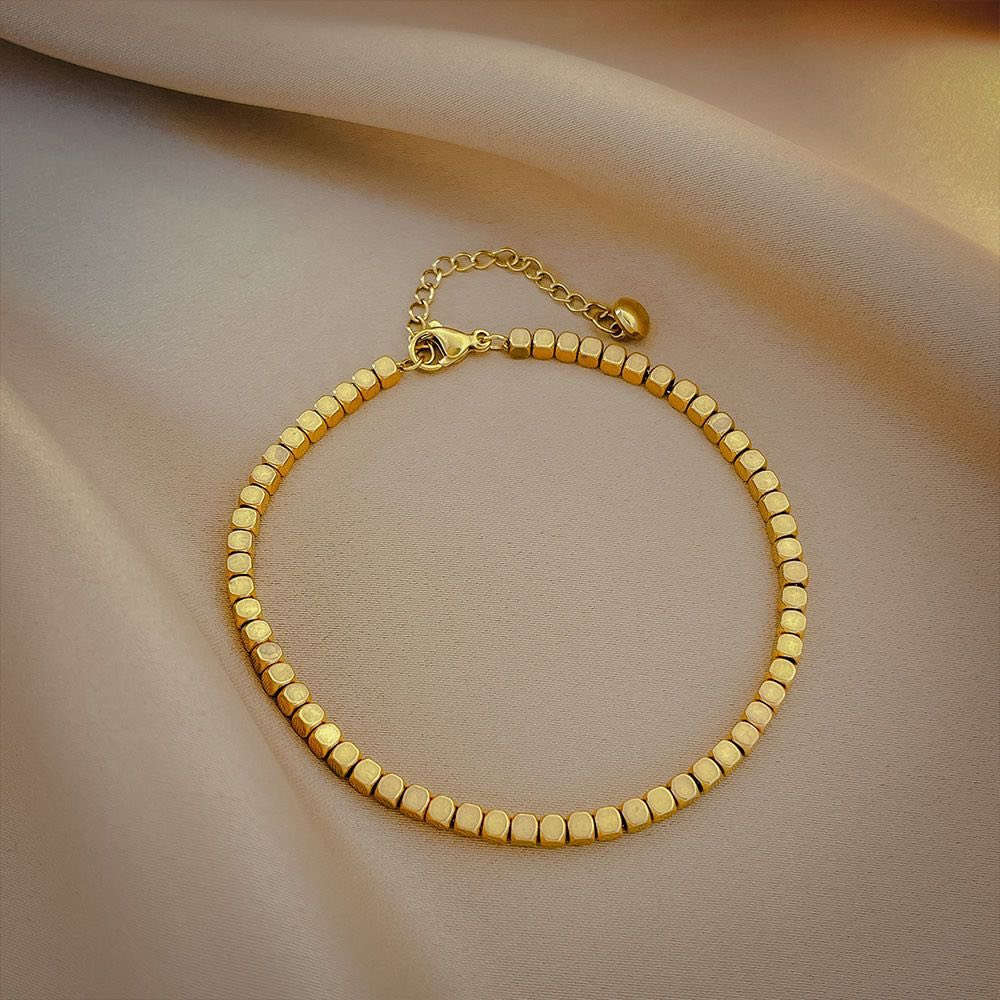 ✨ خلخال ذهبي ناعم – لمسة فخامة على كل خطوة ✨

إذا تحبين الإكسسوارات الهادية اللي تبين أنوثتك بدون مبالغة 🤍
هذا الخلخال تصميمه ناعم وراقي جداً، تفاصيله الذهبية الصغيرة تعكس الضوء بطريقة جذابة وتخلي القدم تبين أنحف وأجمل 👣✨

🔸 الخامة: الفولاذ المقاوم للصدأ(ستانلس ستيل )عالي الجودة
🔸 مطلي بماء الذهب  ثابت ولمعة راقية
🔸 ما يغيّر لون بسرعة مع الاستخدام الاعتيادي
🔸 الطول: 19 سم + 5 سم سلسلة إضافية 
🔸 خفيف ومريح للبس اليومي

يناسب:
✔️ السليبرات المفتوحة
✔️ الكعب العالي
✔️ إطلالات الصيف والسفر
✔️ وحتى اللبس اليومي الناعم

قطعة بسيطة لكن تفرق بالتفاصيل ✨
دللي نفسج أو قدميها كهدية أنيقة 🤍

للطلب مراسلتنا دايركت 💌


**إذا كنت صاحب هذا الإعلان وتريد حذفه لأي سبب، رجاءا أرسل رسالة إلى الدعم الفني**