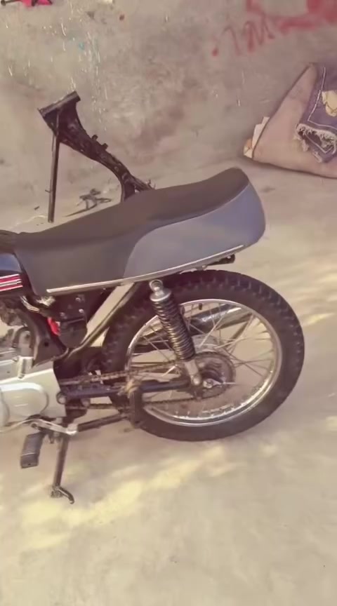 دراجه كلك البيع ما مفتوحه بس تفيلس مفيلسه  كهربائيات شغاله عوزه بس باتري ب 450 و بيه مجال ناصريه مركز
 ***********
