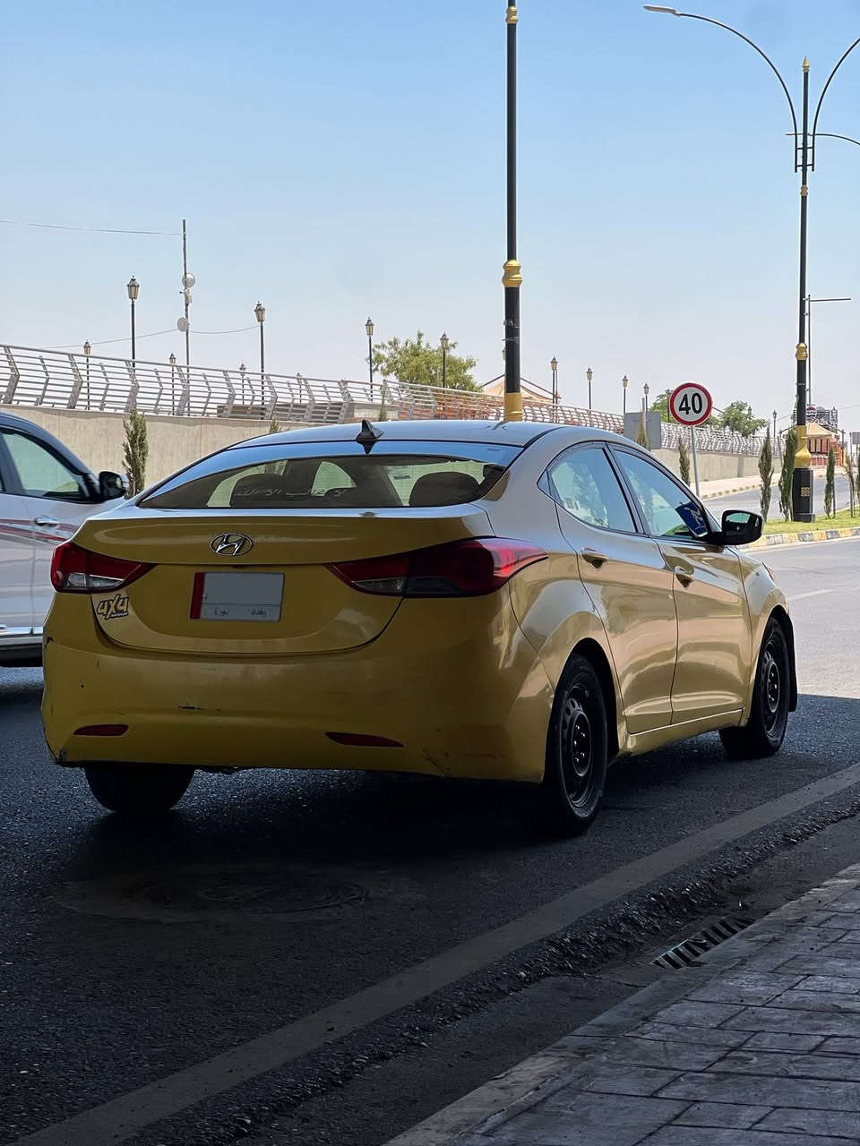 بسم الله الرحمن الرحيم 
للبيع 
‏Hyundai Elantra هونداي النترا 
الموديل 2014 
الضرر امريكه جاملغ امامي فقط بدون دواخل بدون ايربك 
بلعراق تبديل باب خلفي وصبغ بل دوسه وباب السايق بي شويه معجون 
مكينه 18 دوش شرط لا نفخ ولا صرف والكير كذالك
رقم الماني بغداد شرط الوكاله والتحويل 
هيئه وغرامات كلها صفر 
الموصفات 
1 تربيد + تدفئه شرط 
2 تحكمات ستريرن جهتين 
3 كروز سرعه + قفل سكريتر 
4 شاشه اندروايد
5 كاميره خالفيه 
6 قفل مركزي 
وباقي الموصفات المعروفه 
ملاحظه : السياره عليها منظومة غاز بل كامل يعني انسى شي اسمه دوانز وصرفيات 
السياره طخمها شويه يحتاج ادامه مو تعبان حيل بس يحتاجله ادامه وبيها كم ملاحظه تعرفون تكسي وبل شارع 
السعر ( 93 $ ) وبيها مجال 
للاستفسار … 
*********** 
***********
مكان السياره الموصل
