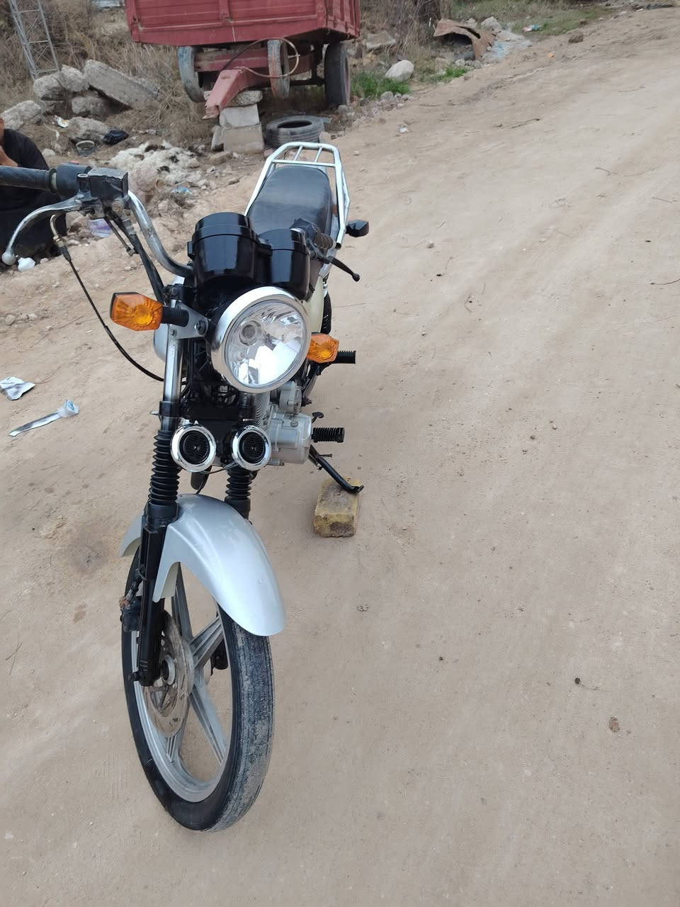 السلام عليكم دراجه دايون عظم لبيع رصاصي كامله وجاهزه محرك مامفتوح ماذب دهن كلوبات وشاير ودشبول وجاملغ كله جديد ماعد الباتري تعبان فقط موديل 21 كلك مكفوله من السرقه السعر 500 وبيه مجال المكان كربلاء طوريج ام روايه رقم الهاتف ***********
