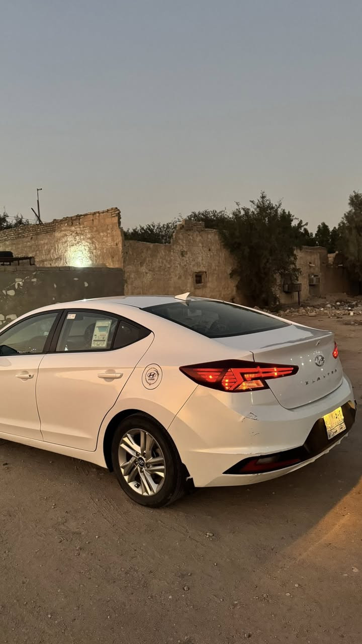 هيونداي النترا 2019 وارد السياره عورتها بسيطه جاملغ ايسر وشبر من البنيد ولباقي كفاله حتى الحداديه جديده 
( اقل من سنه السياره تصير حره لان معوقين) 
محرك 2000 دوش الگير اي تي 3 أنظمة قيادة
 وما شاء الله عليها 
سعرها 130 ومجالها شي بسيط
***********
