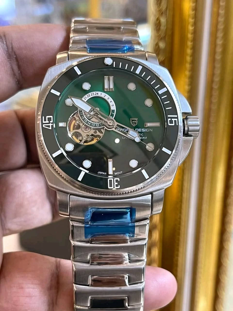 بسمِ الله ، والصَّلاة والسَّلامِ عَلَىٰ رَسُولِ اللهِ ﷺ 🌿♥️
#مــزاااااد
ساعة #باجاني_ديزاين الأصلية ⌚✅
ساعة مريحة وعصرية بتصميم فريد من نوعه لشخصية قوية ، أتوماتيك بـ مينة كبيرة خضرا وبإطار من السيراميك دوار وقلب مفتوح ❤️ وسنتر منفصل أيام الشهر مقاومة للماء 😍

#يبدأ المزاد من 10$ والرفعة أقل شيء 10$
 والسوم بالدولار$
#المزاد #عرض و #سوم و #طلب وأمر البيع طيب بأذن الله تعالىٰ 🤲

#يبدأ من الآن و #ينتهي يوم غدٍ ان شاء الله الثانية والنصف مساءً 

 ☑️ للأعتماد أولاً : أرسال العنوان الكامل ورقم التلفون .

والتوفيق من الله للجميع 🤲

🔹PAGANI DESIGN🔹

🔴 المواصفات :
▫️ساعة أصلية من تصميم #بجاني_ديزاين بـ تصميم فريد من نوعه مريحة وعصرية 😍
▫️مكنة اتوماتيك سيكو NH35 🇯🇵 ذات جودة عالية الأداء والوقت المحدد بدقة كبيرة ياباني أصلي 🇯🇵
▫️قلب مفتوح ❤️ ومكنة كشف
▫️الإطار سيراميك دوار ✅ 
▫️سنتر منفصل ايام الشهر
▫️مقاومة للماء حتى 200 م
▫️سير ستانلس ستيل مقاوم للصدأ 😍
▫️قفل بحري 🌊
▫️علامات وأميال مضيئة في الظلام
▫️قفل فراشة
▫️القطر 43 ملم

🔹الحاله جديدة لك، بالستيكرات 😍
⬅️  تأتي مع العلبة الاصلية ، ودفتر الكتلوك، والتاك 🌸

⬅️ وتكدرون تبحثون على تفاصيلها أكثر رقم الساعة PD-1736

🚖 يوجد توصيل الى جميع محافظات عراقنا الحبيب 🚖


**إذا كنت صاحب هذا الإعلان وتريد حذفه لأي سبب، رجاءا أرسل رسالة إلى الدعم الفني**